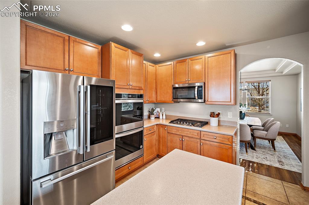 Image 15 of 50: Kitchen