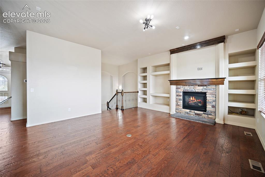 Image 15 of 48: Living Room