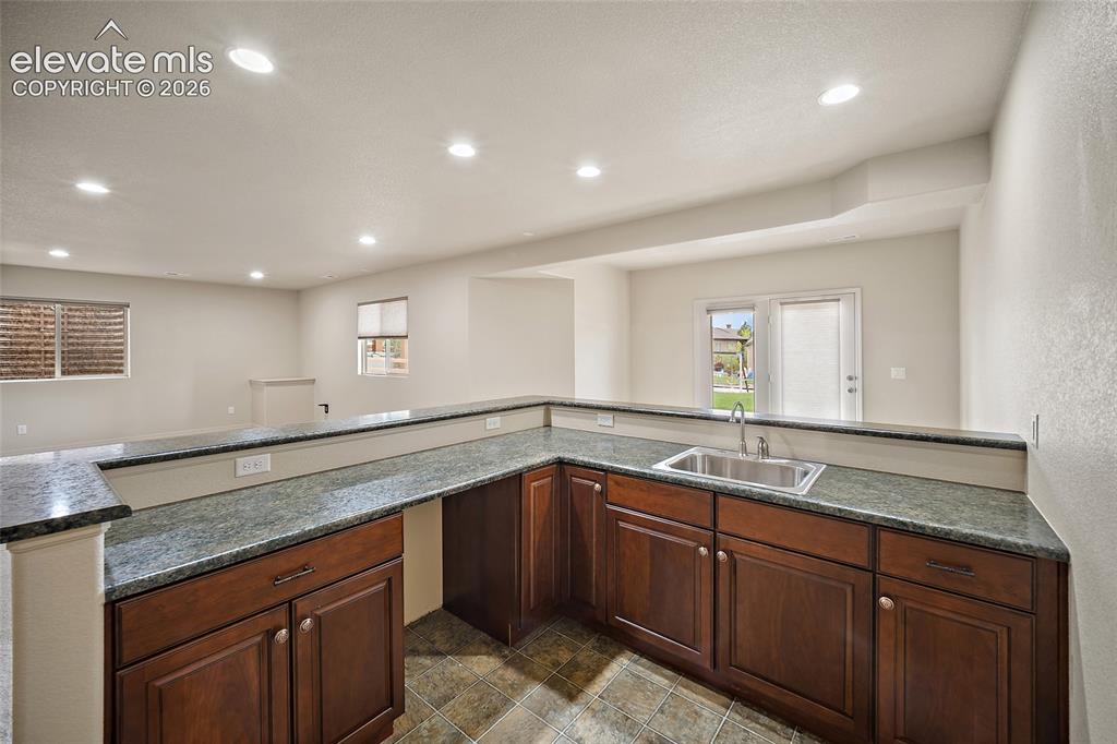 Image 31 of 48: Kitchen