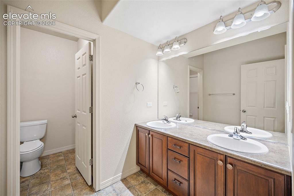 Image 40 of 48: Bathroom