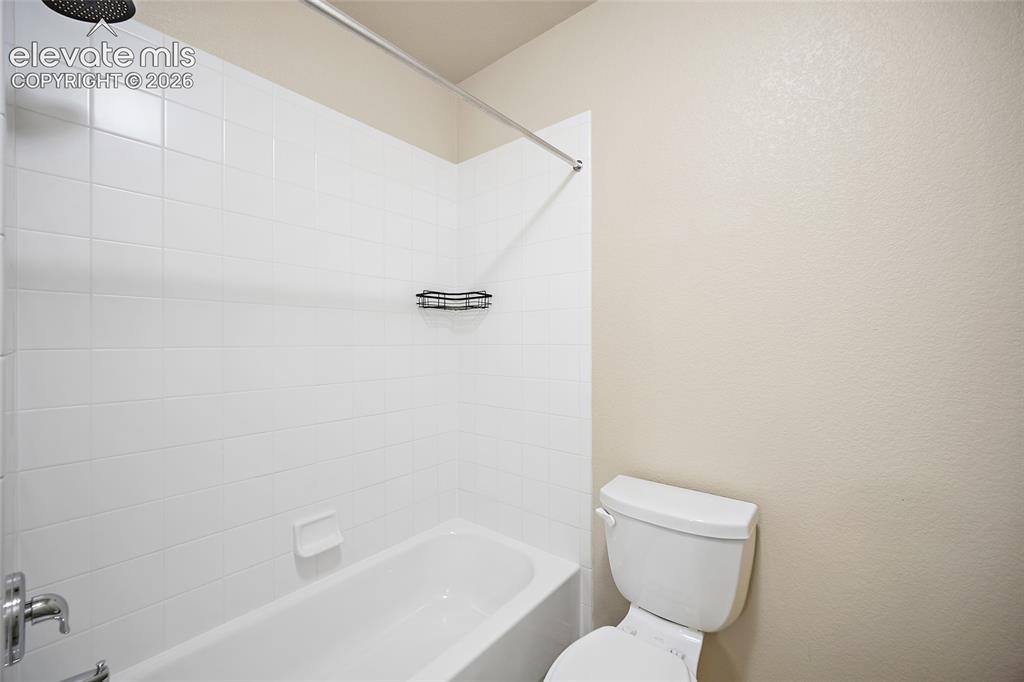 Image 41 of 48: Bathroom