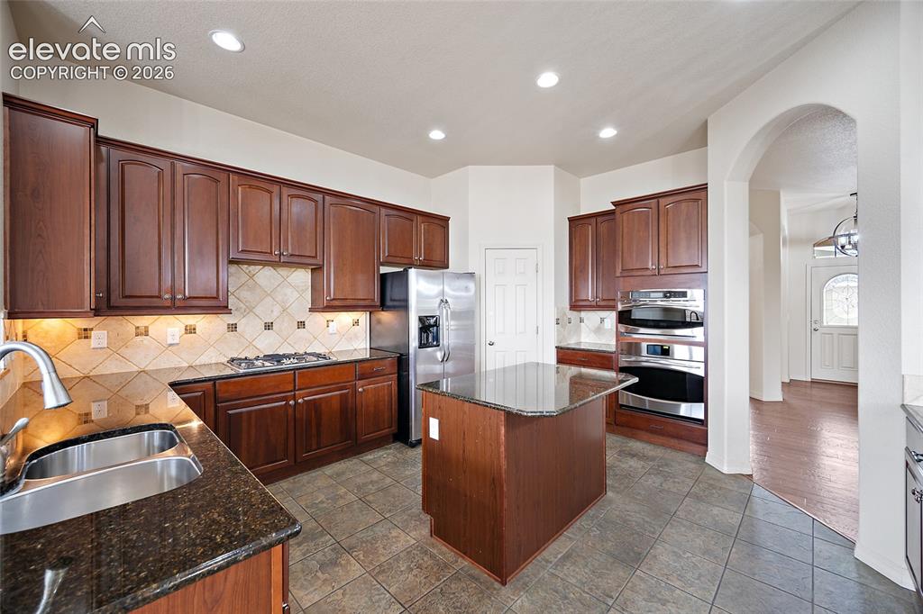 Image 7 of 48: Kitchen