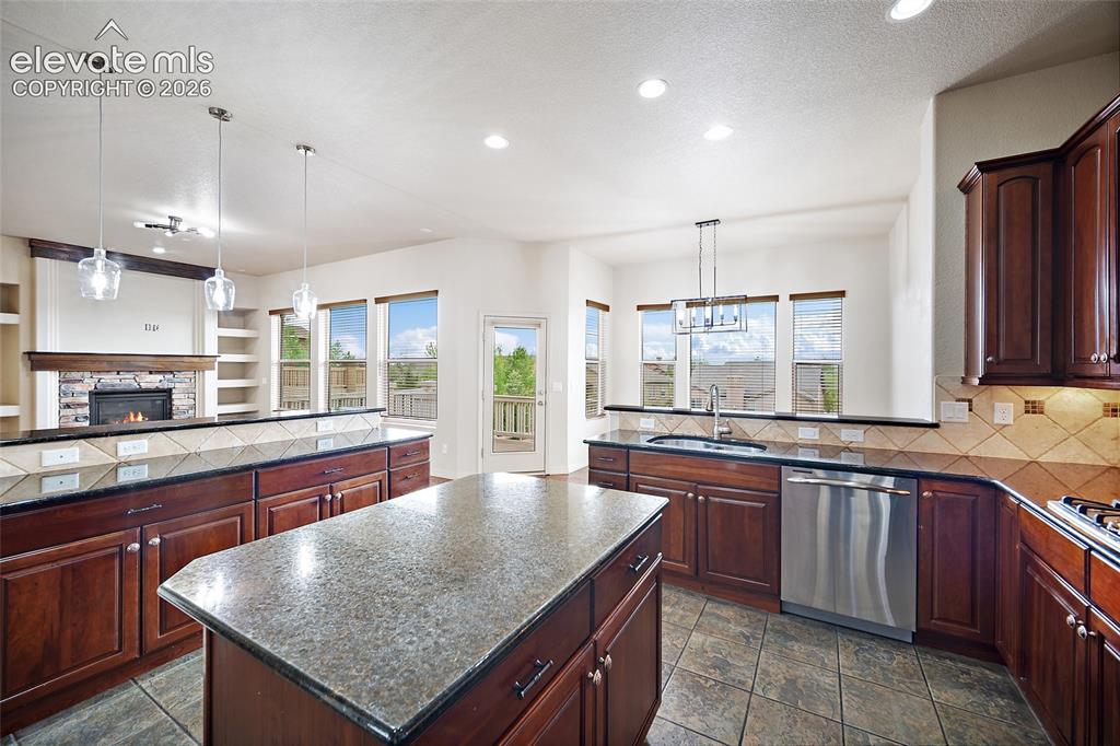 Image 9 of 48: Kitchen