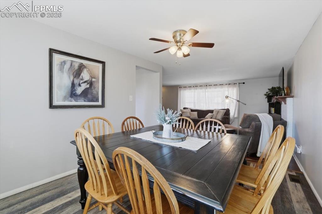 Image 11 of 45: Dining Area