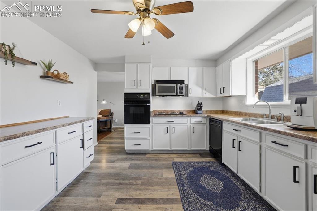 Image 12 of 45: Kitchen