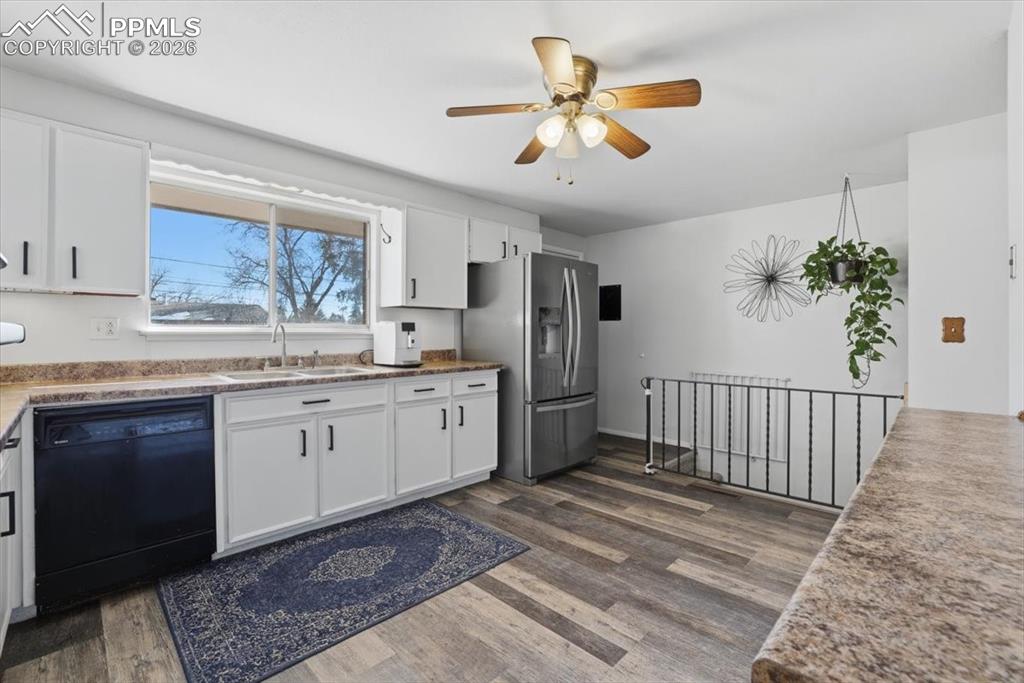 Image 14 of 45: Kitchen