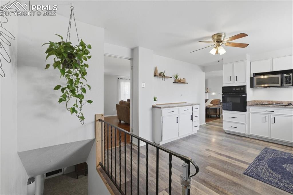 Image 15 of 45: Kitchen