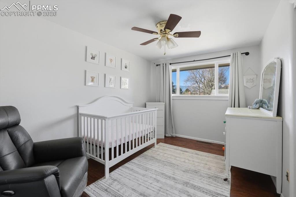 Image 21 of 45: Bedroom