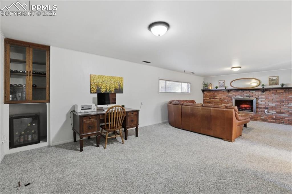 Image 26 of 45: Living Room