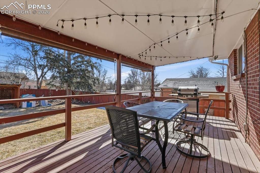 Image 37 of 45: Deck