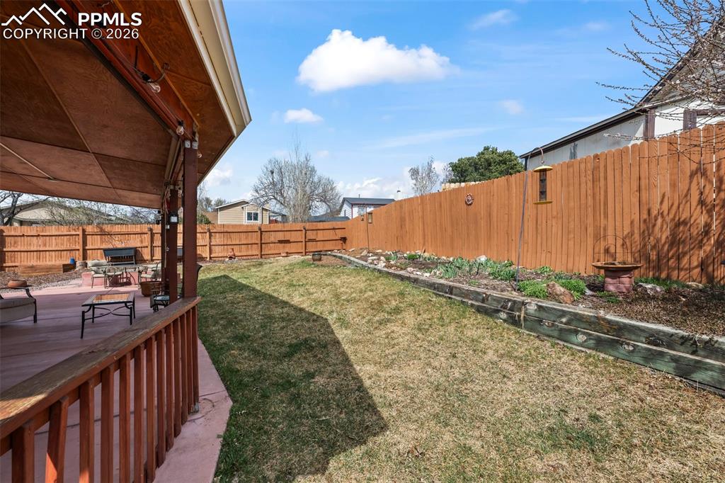 Image 19 of 35: Yard