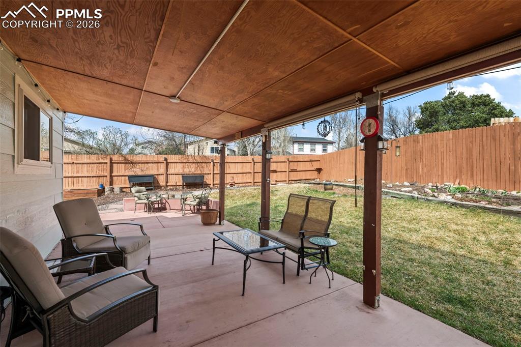 Image 22 of 35: Patio