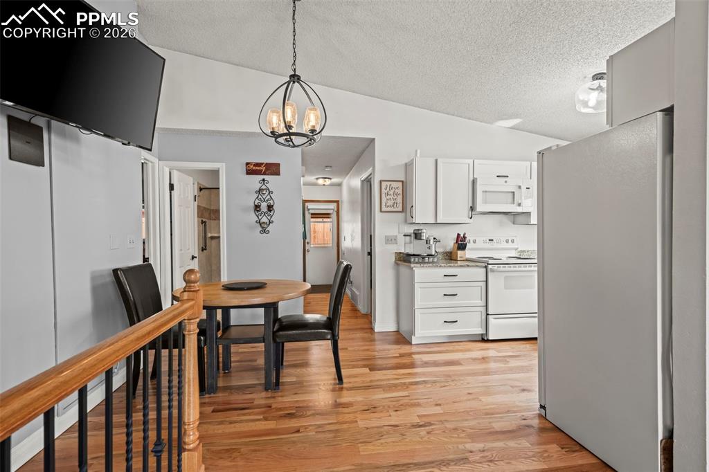 Image 5 of 35: Kitchen