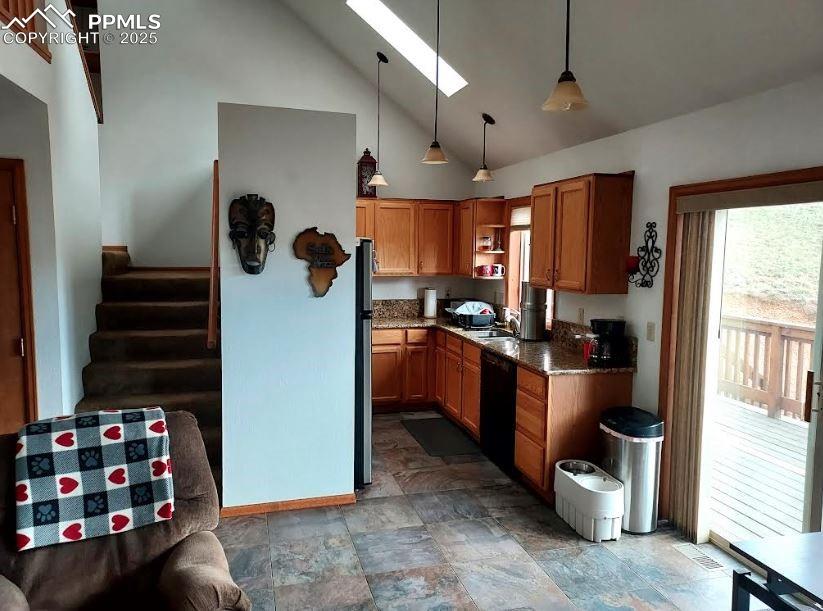 Image 6 of 16: Kitchen