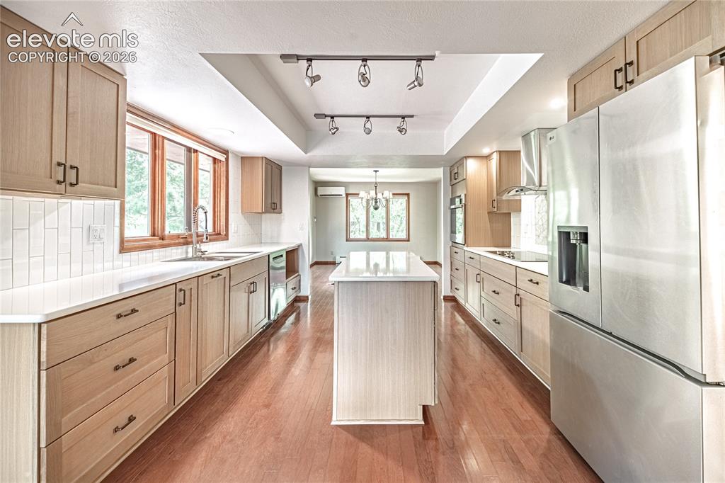 Image 11 of 43: Kitchen