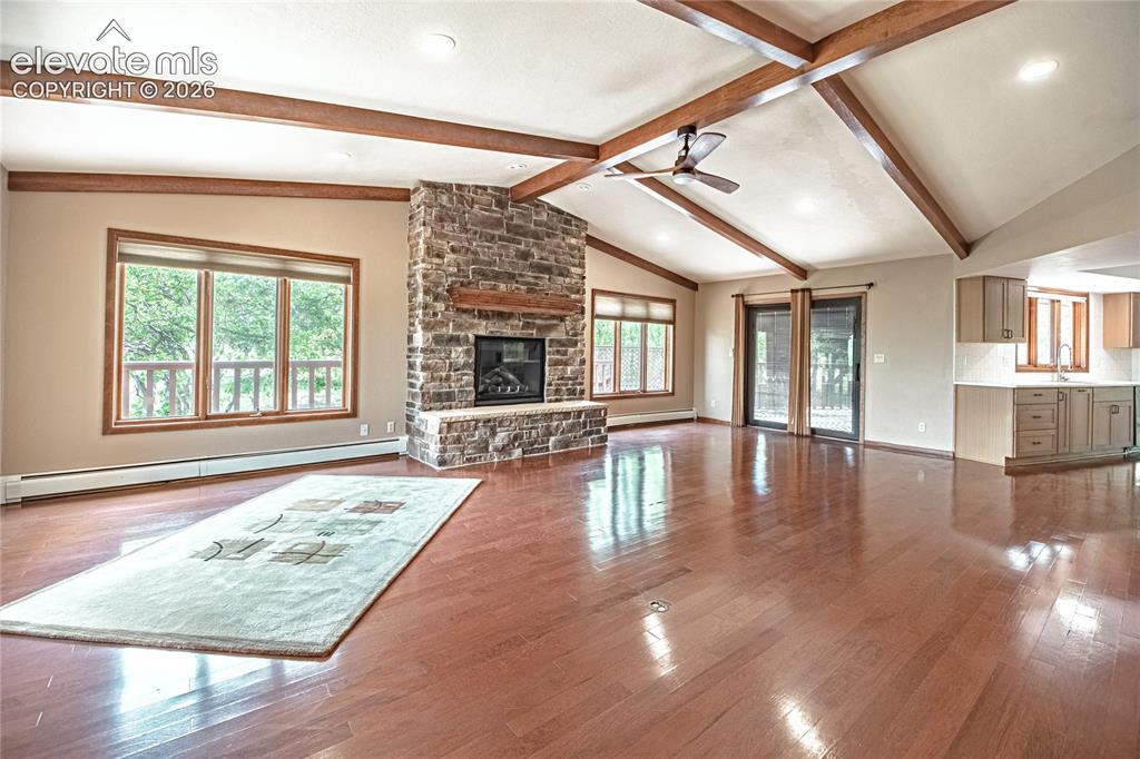 Image 15 of 43: Living Room