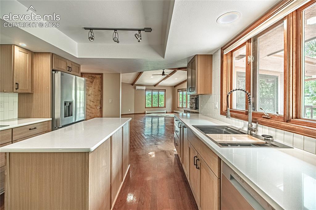 Image 5 of 43: Kitchen