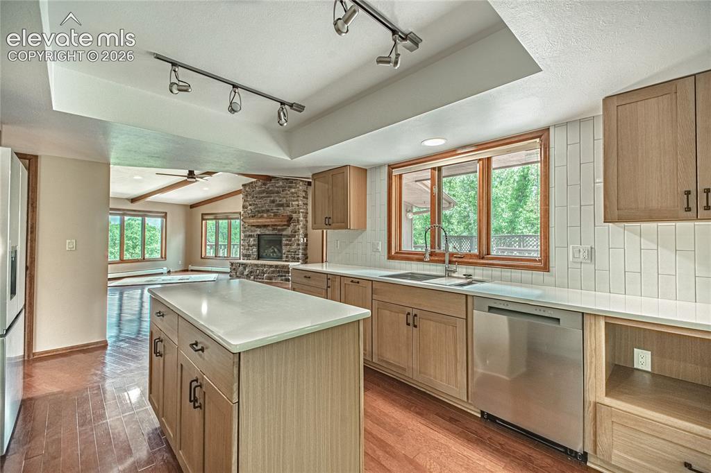 Image 6 of 43: Kitchen