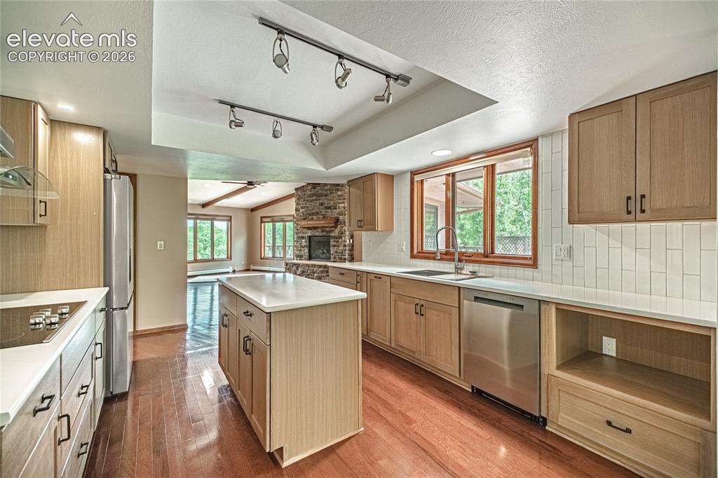 Image 7 of 43: Kitchen