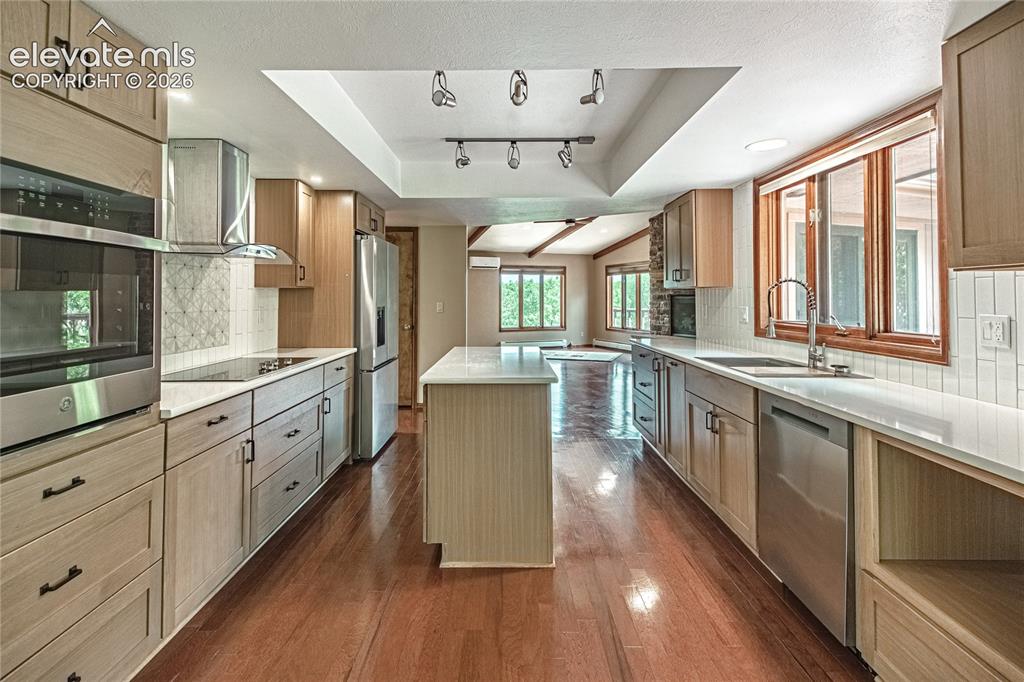 Image 8 of 43: Kitchen