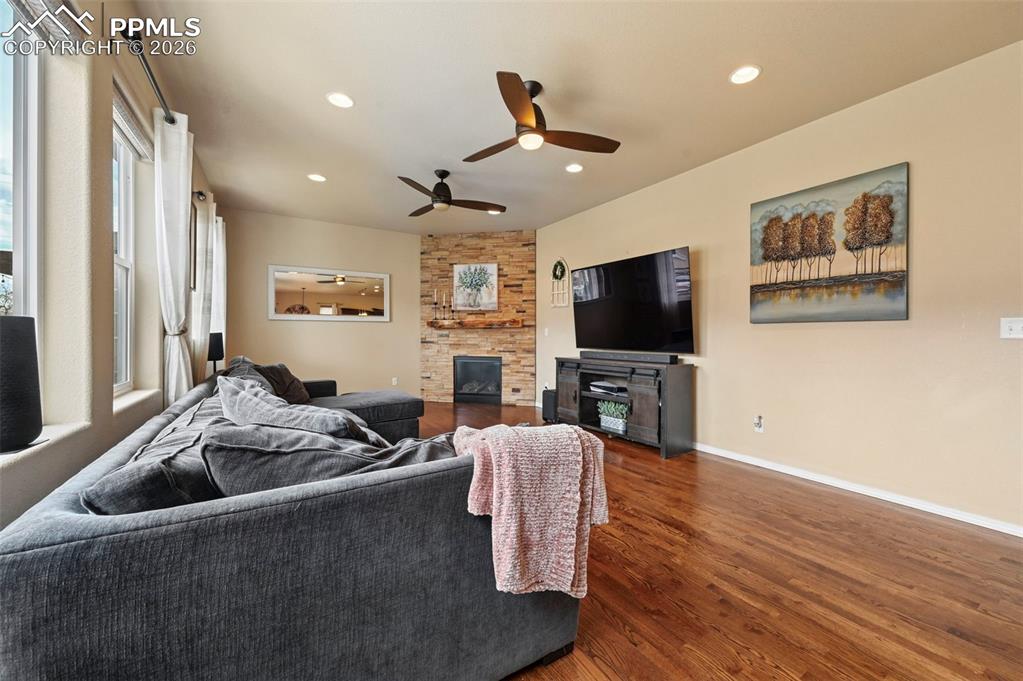 Image 14 of 48: Living Room