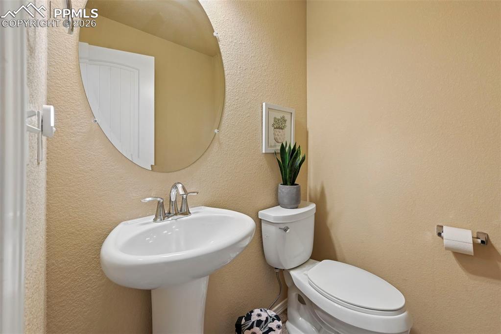 Image 16 of 48: Bathroom