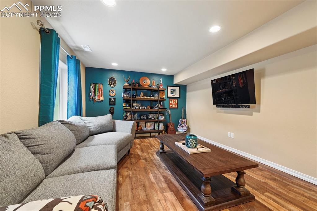 Image 31 of 48: Living Room