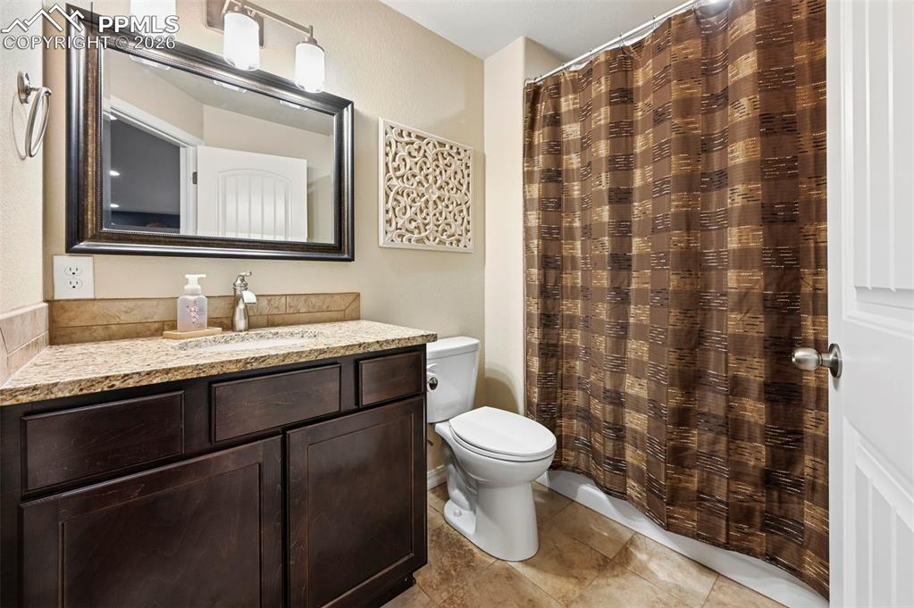 Image 34 of 48: Bathroom