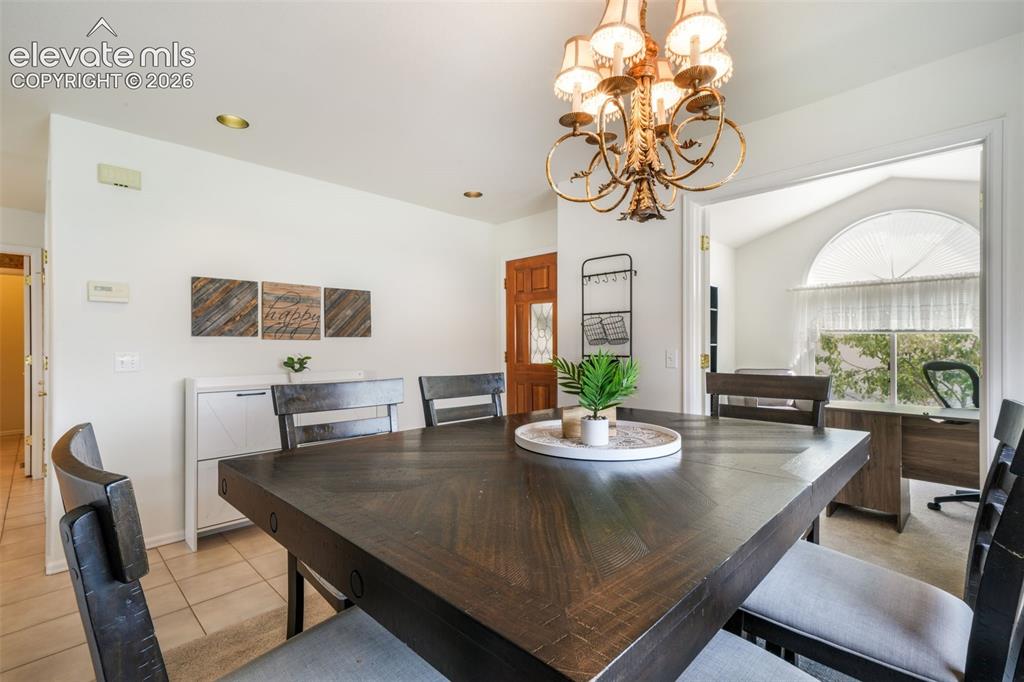 Image 10 of 50: Dining Area