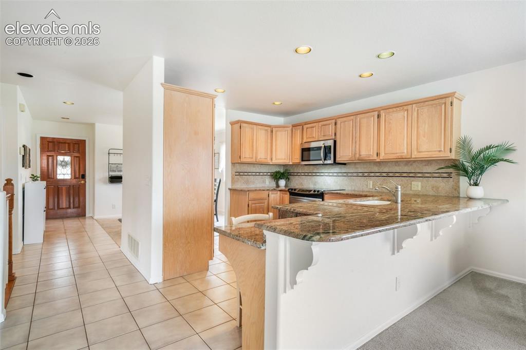 Image 11 of 50: Kitchen