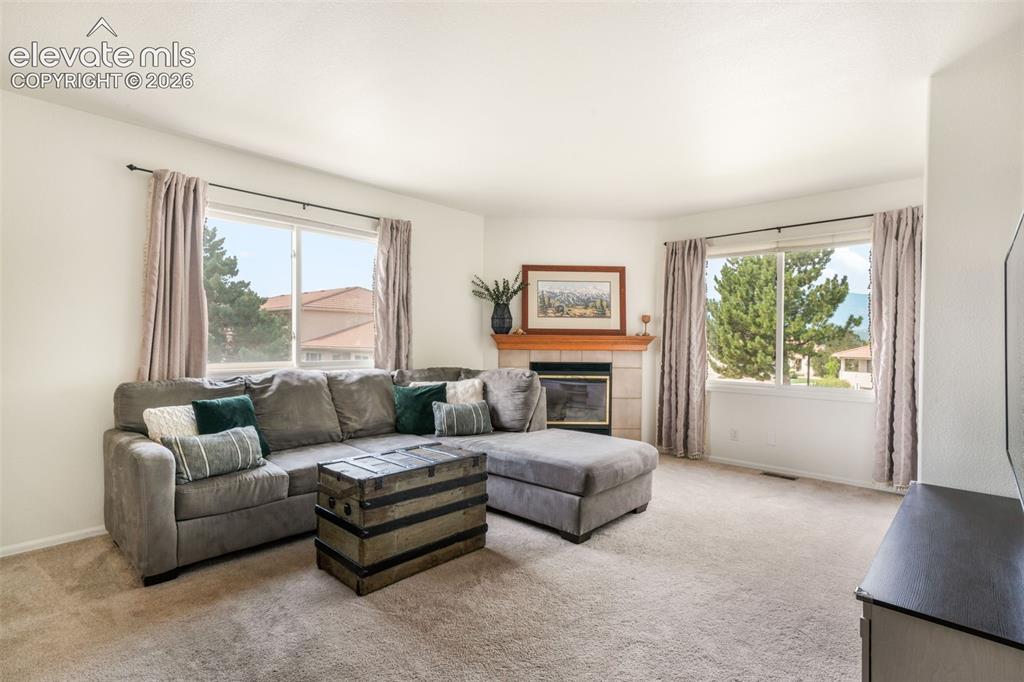 Image 18 of 50: Living Room