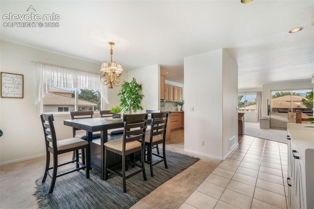 Image 7 of 50: Dining Area