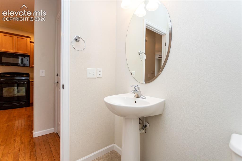 Image 14 of 30: Bathroom