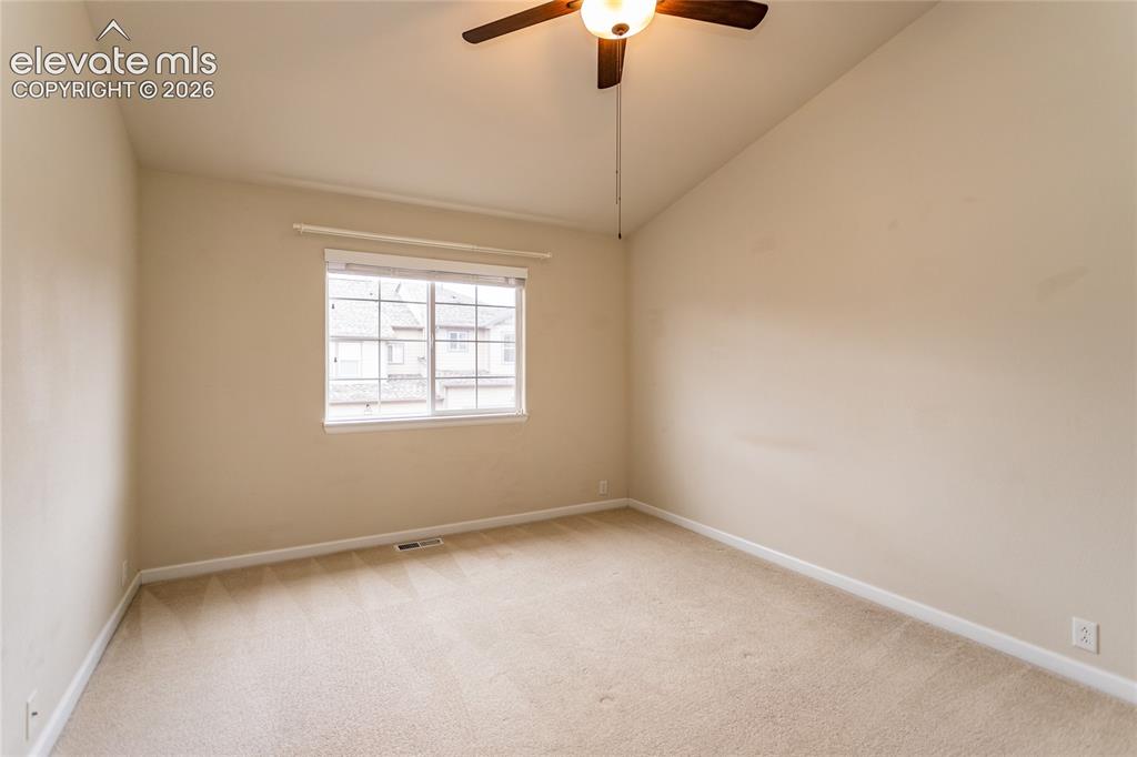 Image 16 of 30: Bedroom