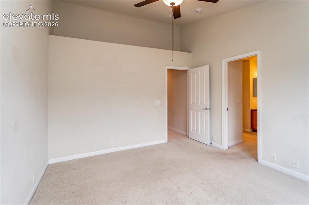Image 19 of 30: Bedroom
