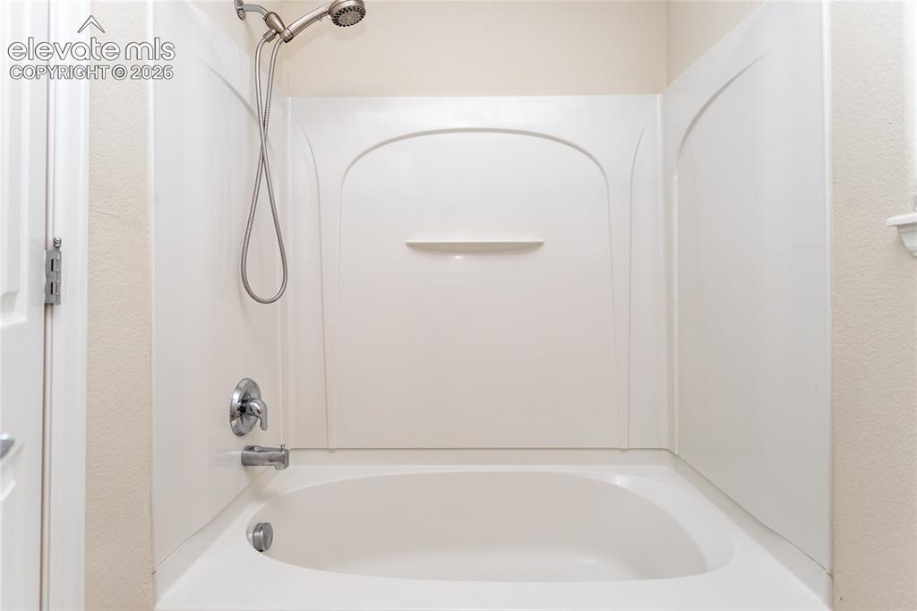Image 22 of 30: Bathroom