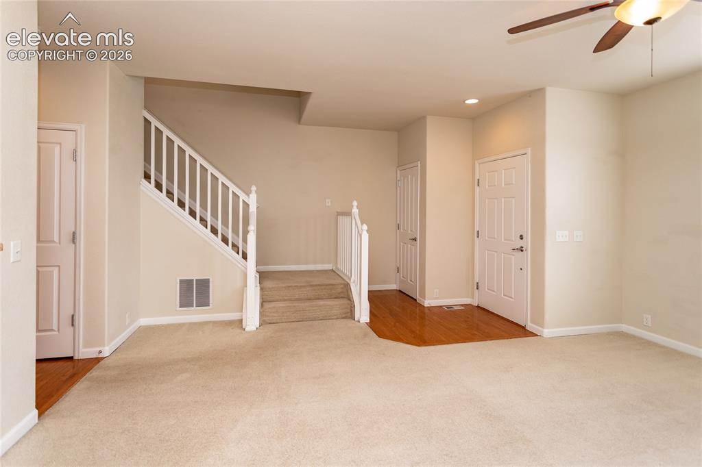 Image 7 of 30: Entry