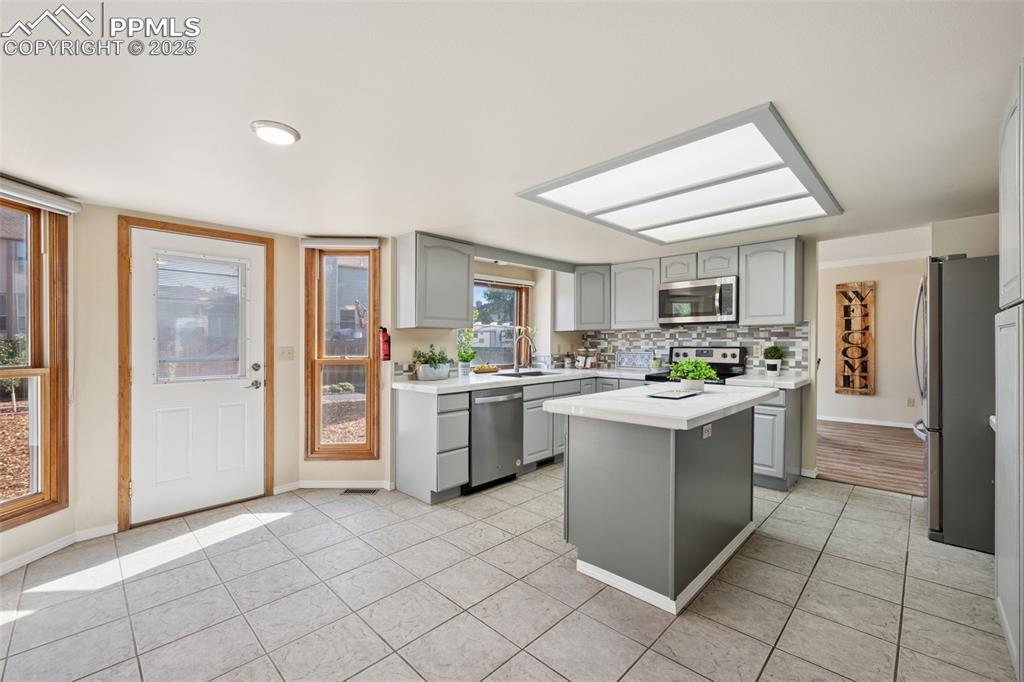 Image 13 of 48: Kitchen