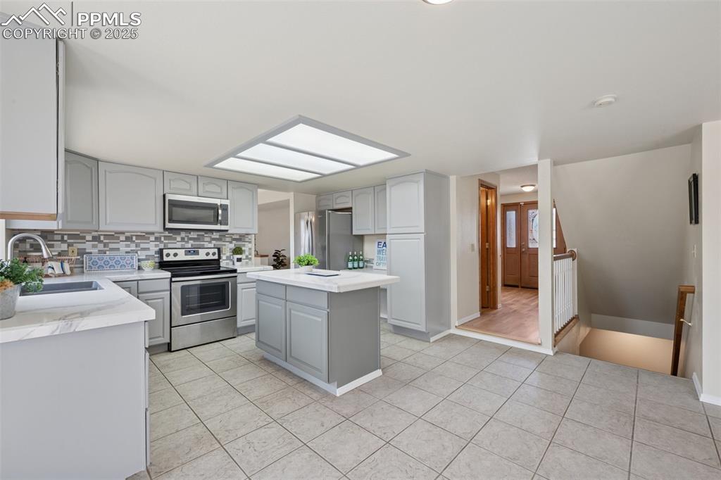 Image 14 of 48: Kitchen