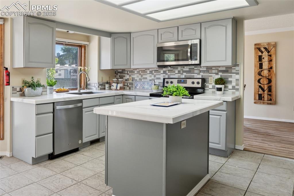 Image 3 of 48: Kitchen