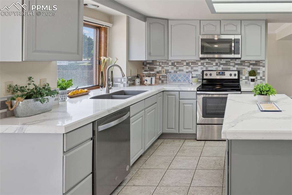 Image 8 of 48: Kitchen