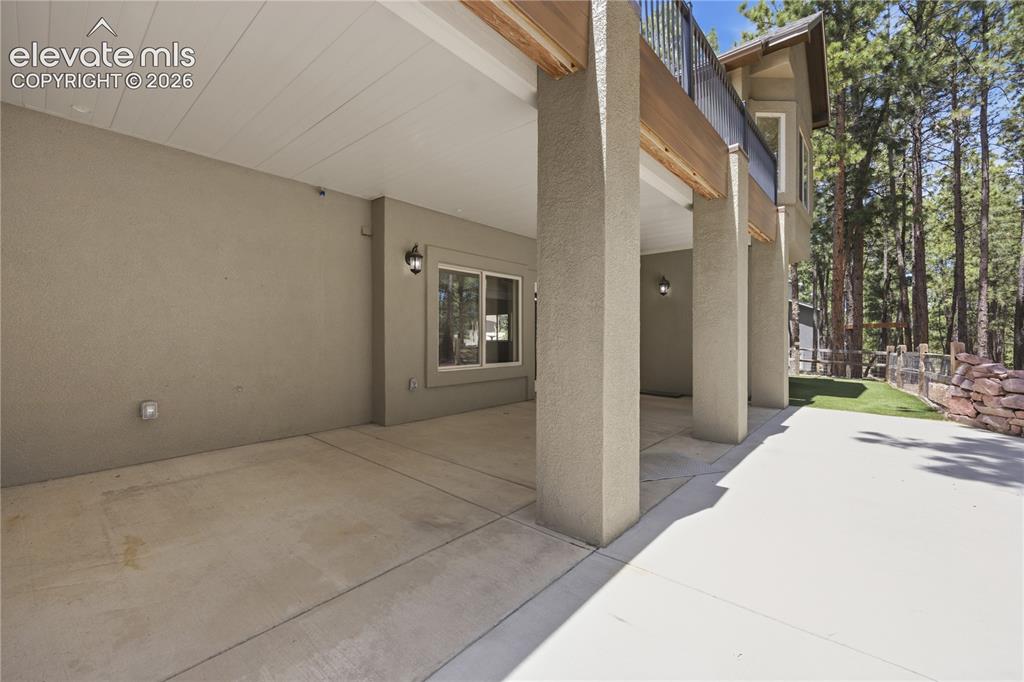 Image 8 of 50: Entry