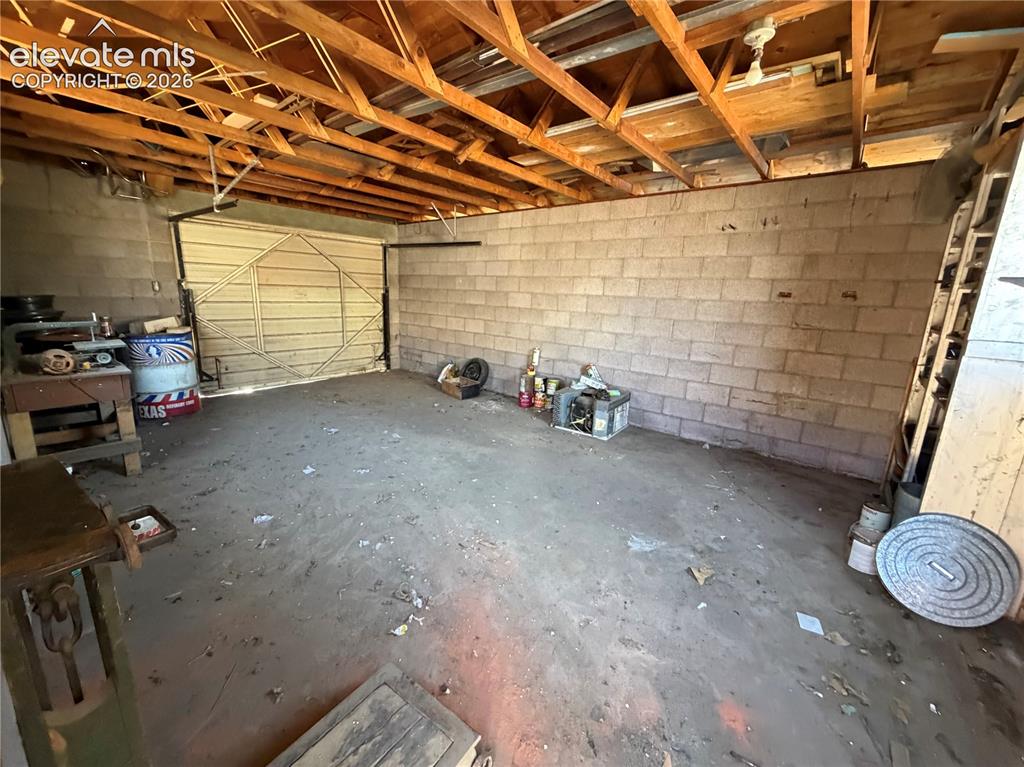Image 25 of 28: Detached Garage