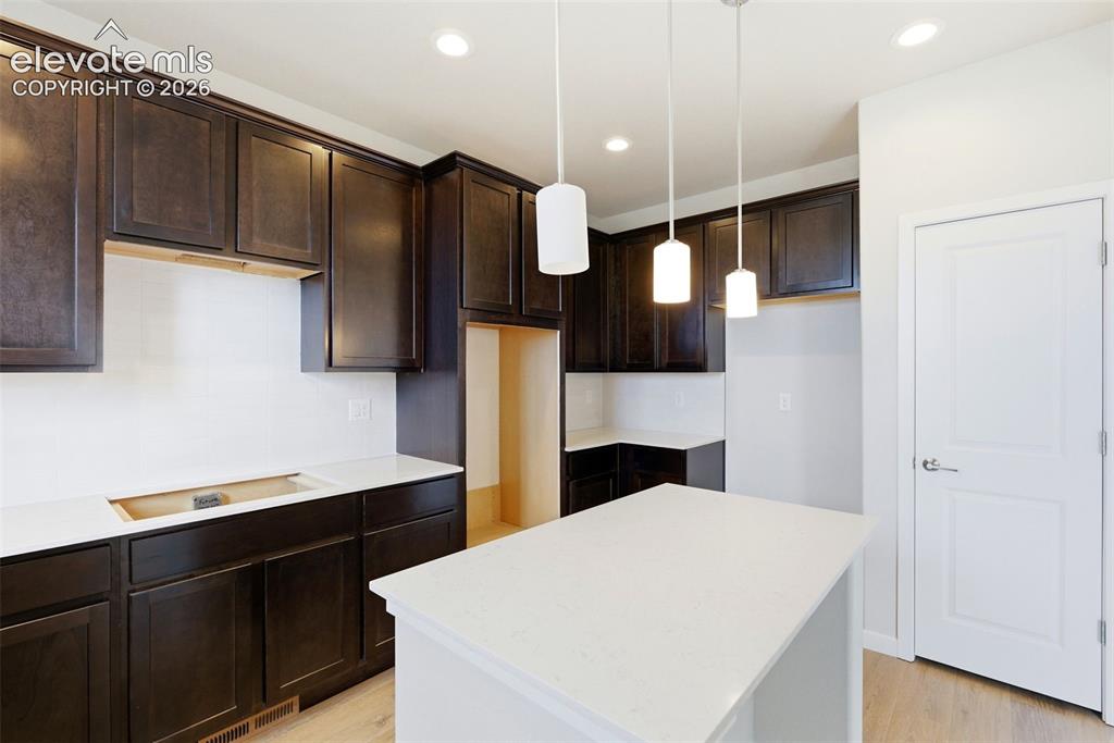 Image 15 of 41: Kitchen