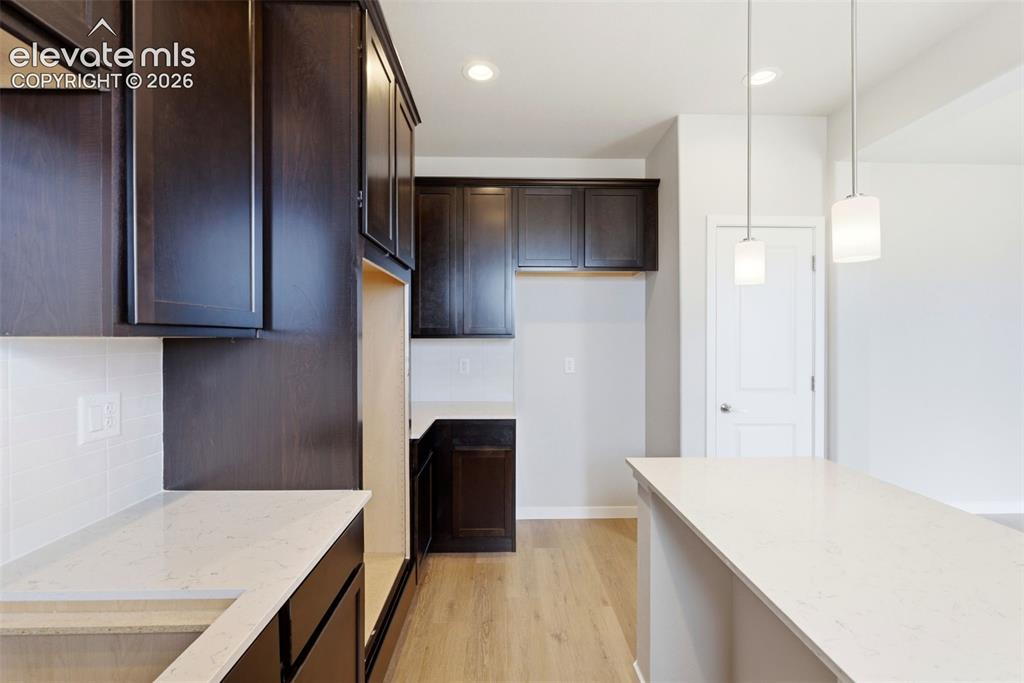 Image 19 of 41: Kitchen