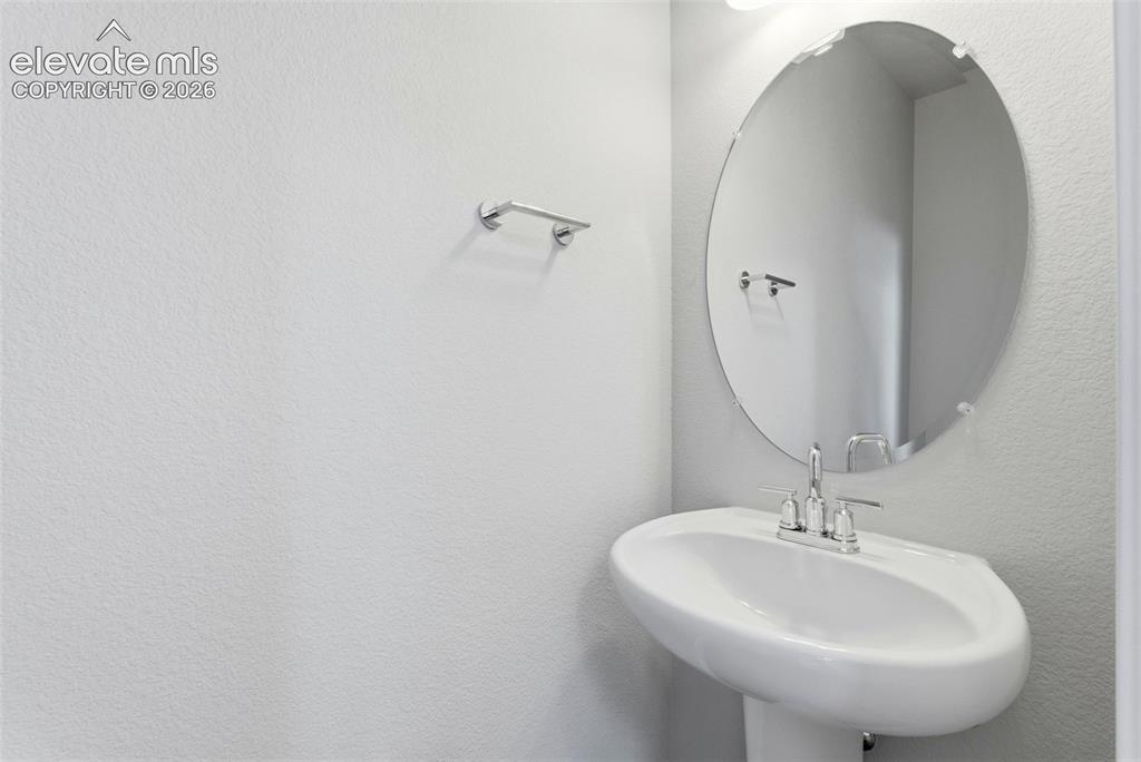 Image 20 of 41: Bathroom