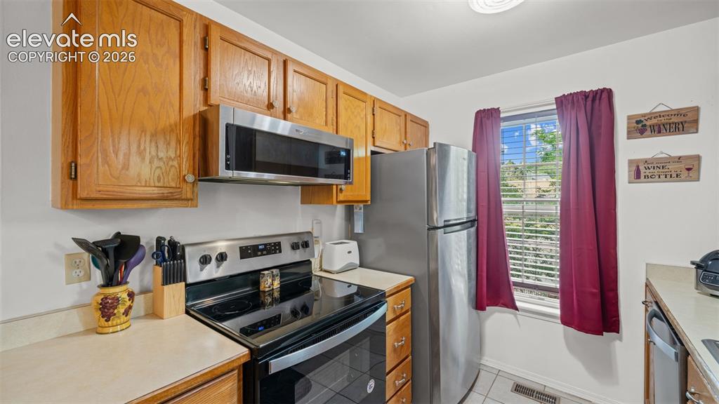 Image 10 of 23: Kitchen