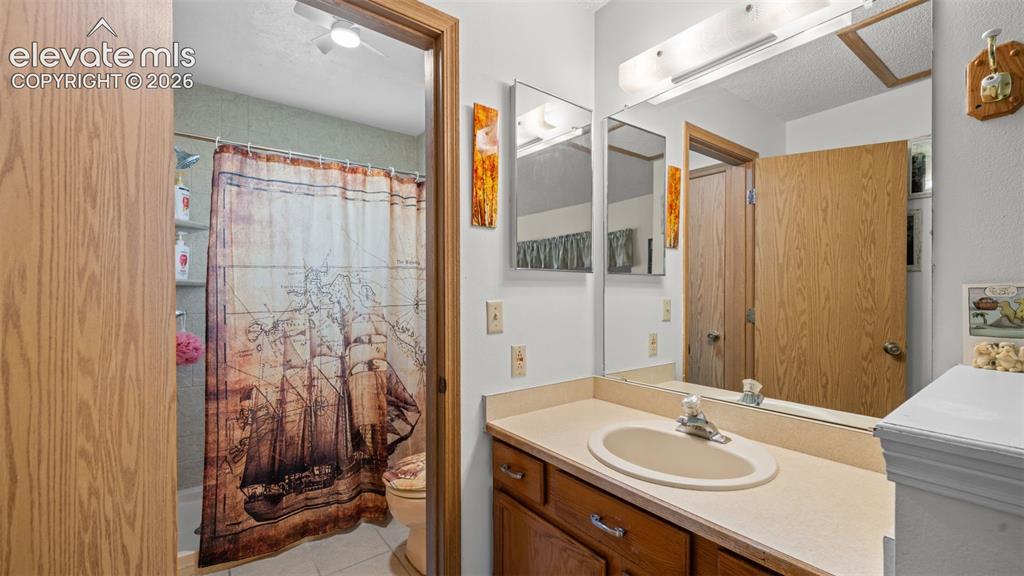 Image 14 of 23: Bathroom