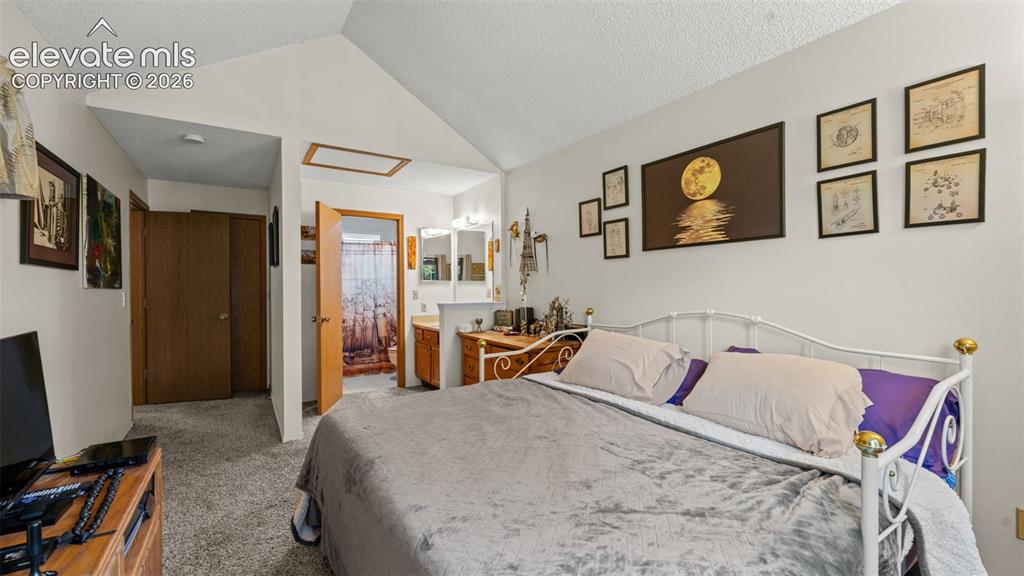Image 15 of 23: Bedroom