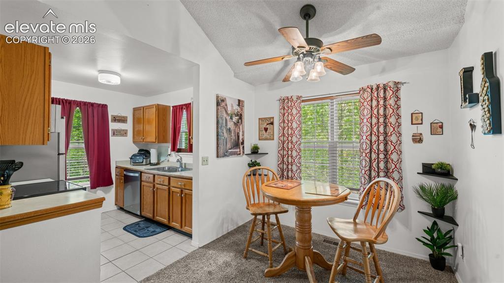 Image 3 of 23: Dining Area